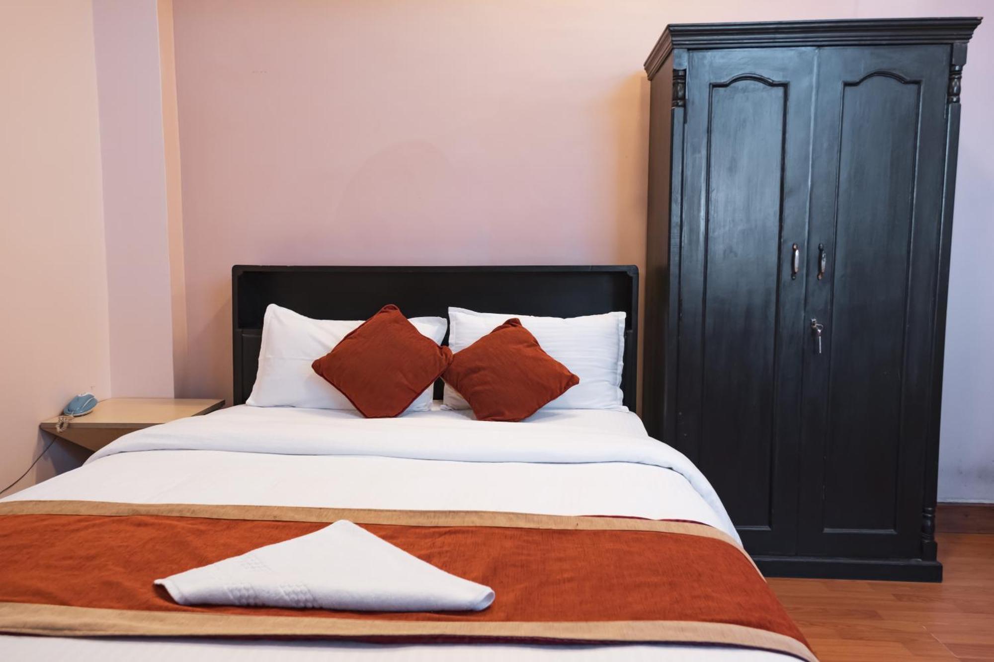 Nepalaya Hotel กาฐมาณฑุ ภายนอก รูปภาพ